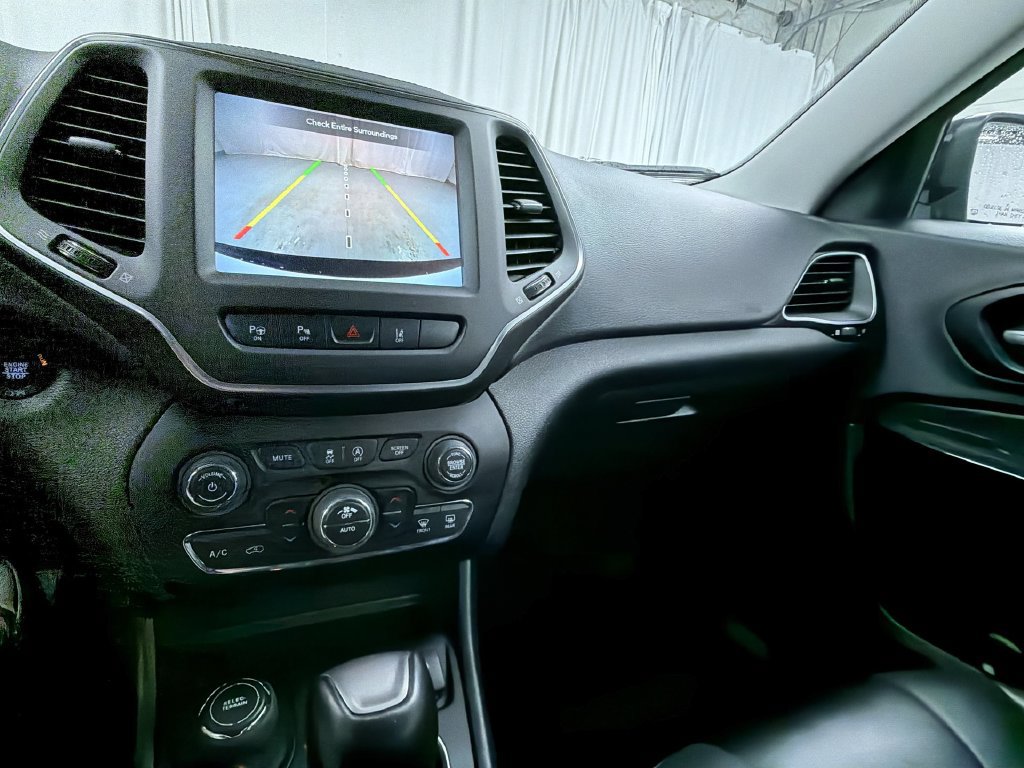 Used 2023 Jeep Cherokee Altitude Lux AWD/4WD image 14