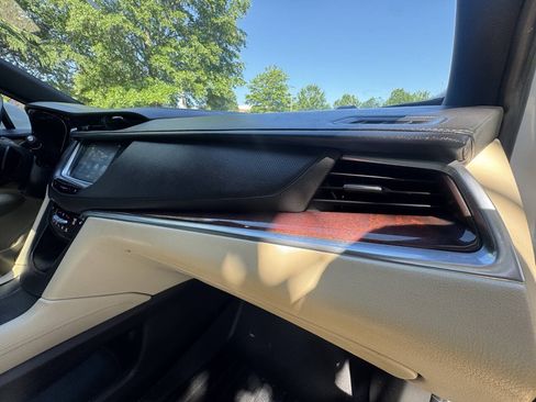 Used 2017 Cadillac XT5 Luxury w/ Driver Awareness Package FWD image 22
