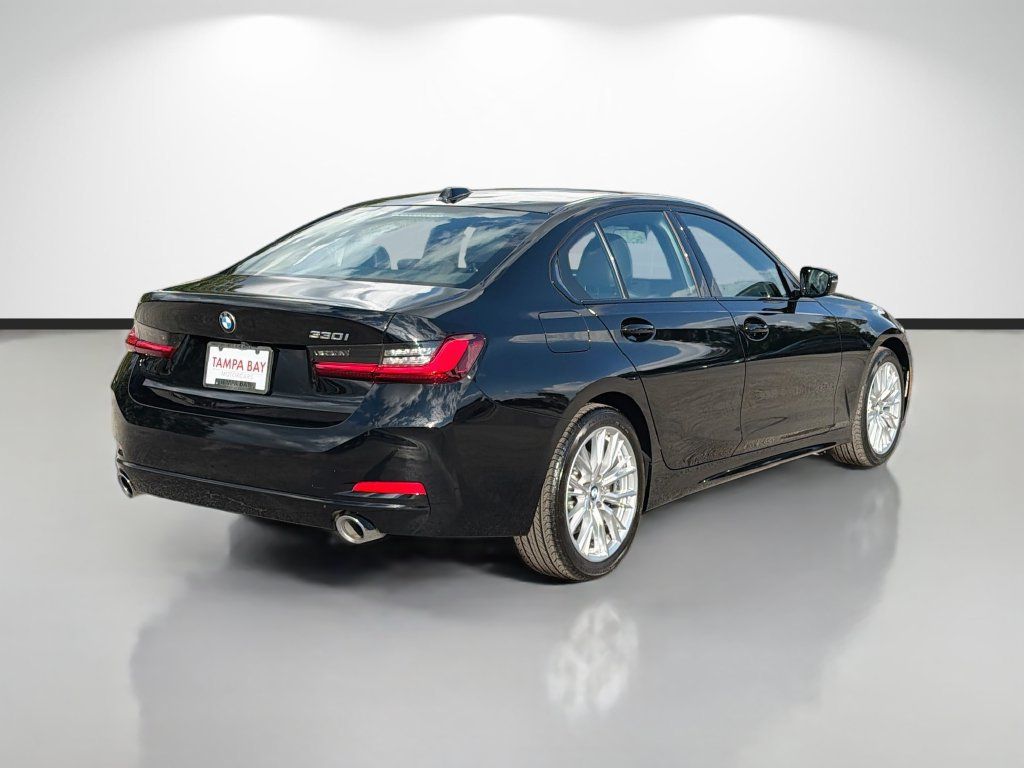 Used 2023 BMW 330i Sedan RWD image 3