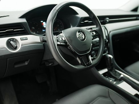 Used 2022 Volkswagen Passat 2.0T SE image 21