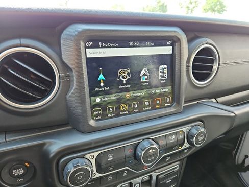 Used 2018 Jeep Wrangler Unlimited Sahara image 13