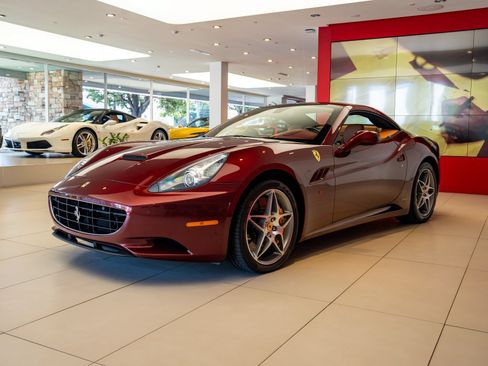 Used 2010 Ferrari California RWD image 31