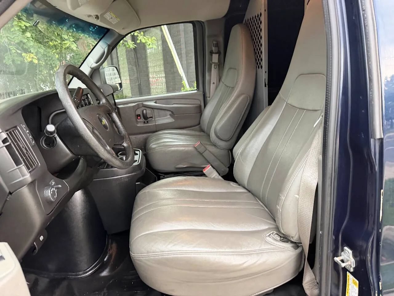 Used 2015 Chevrolet Express 2500 w/ Cold Climate Package RWD image 18