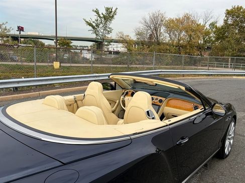 Used 2017 Bentley Continental GT image 27