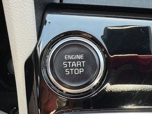 Used 2025 Kia Sportage EX w/ Premium Package image 23