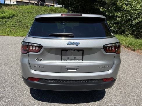 Used 2022 Jeep Compass Sport AWD/4WD image 7