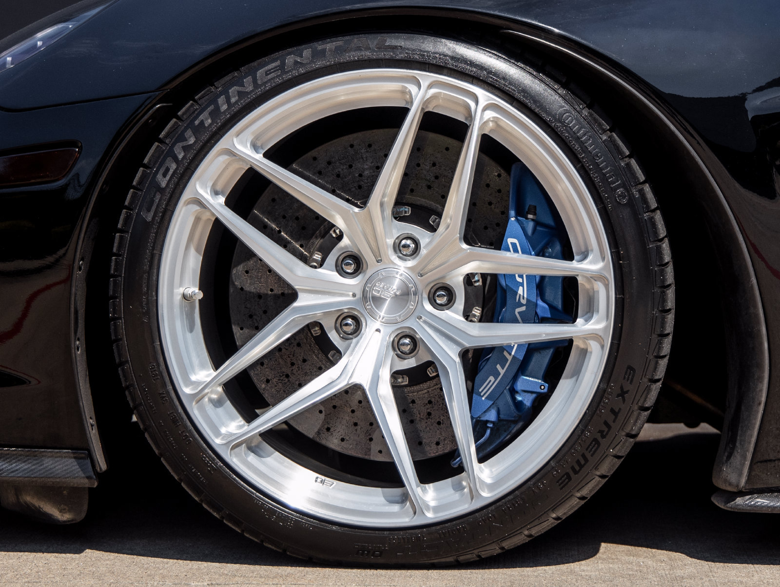 Used 2009 Chevrolet Corvette ZR1 w/ Preferred Equipment Group RWD image 16