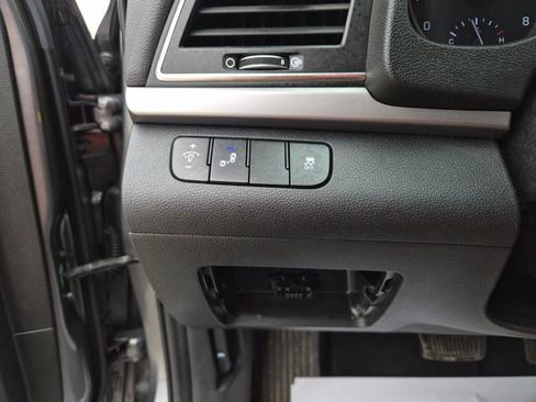 Used 2018 Hyundai Elantra SEL FWD image 16