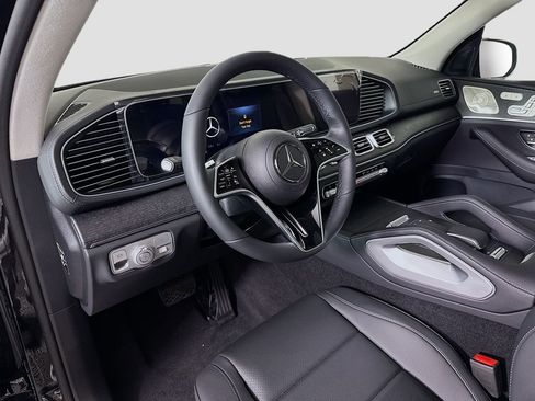 Used 2026 Mercedes-Benz GLS 450 4MATIC image 9