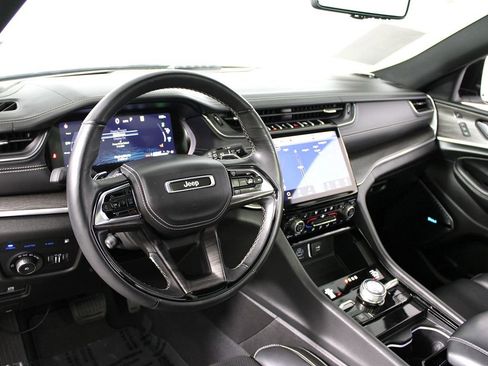 Used 2023 Jeep Grand Cherokee Overland w/ Advanced Protech Group III image 35