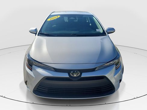 Used 2024 Toyota Corolla LE FWD image 2