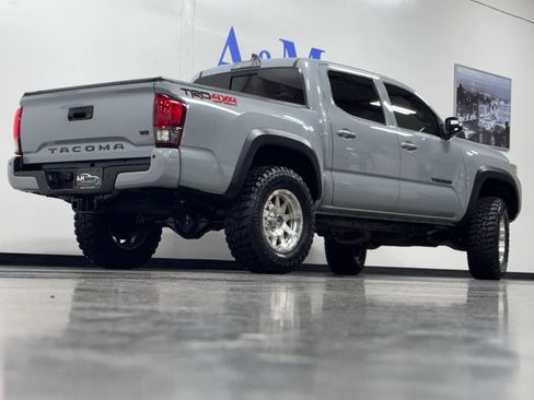 Used 2019 Toyota Tacoma TRD Off-Road w/ Technology Package image 7
