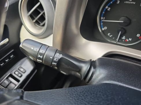 Used 2018 Toyota RAV4 Limited image 22