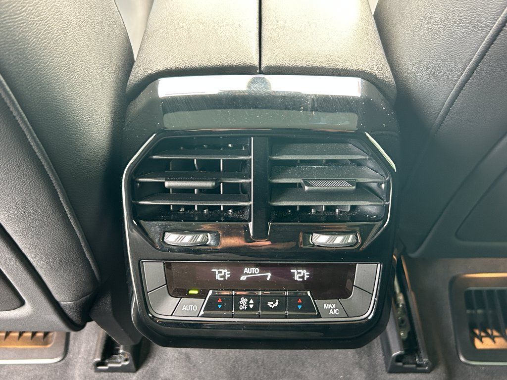 Used 2024 BMW iX xDrive50 w/ Sport Package AWD/4WD image 34