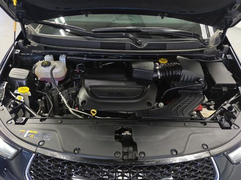 Used 2025 Chrysler Pacifica Select FWD image 38