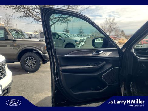 Used 2024 Jeep Grand Cherokee Limited 4xe w/ Luxury Tech Group II image 13