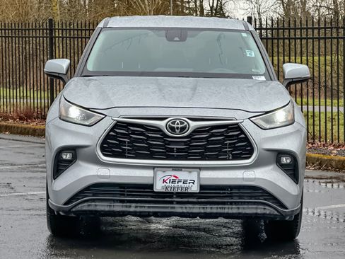 Used 2024 Toyota Highlander LE image 8