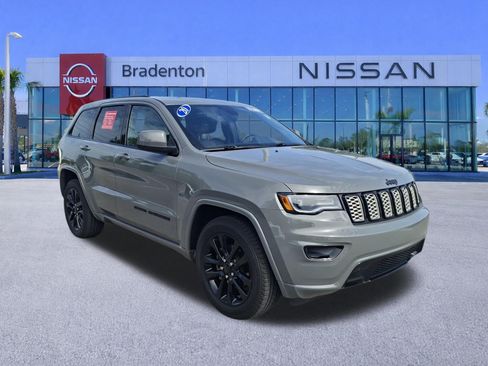 Used 2020 Jeep Grand Cherokee Altitude RWD image 3