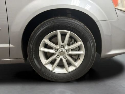 Used 2014 Dodge Grand Caravan SXT FWD image 23