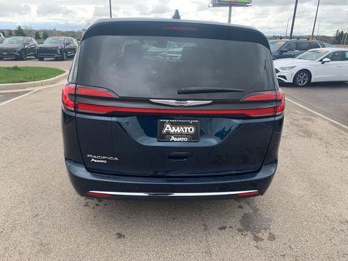 Used 2024 Chrysler Pacifica Touring-L FWD image 4