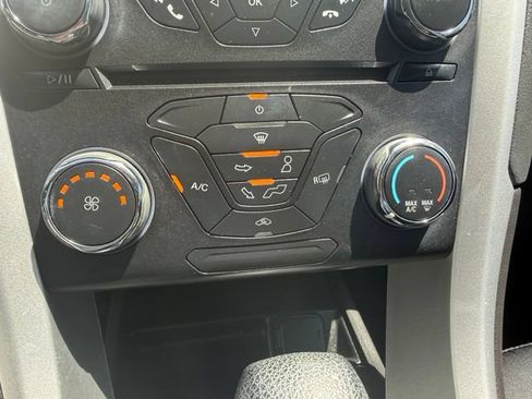 Used 2015 Ford Fusion SE FWD image 25