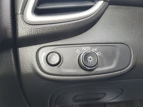 Used 2019 Chevrolet Trax LT w/ LT Convenience Package image 17