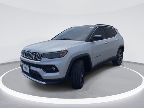 Used 2026 Jeep Compass Limited AWD/4WD image 3