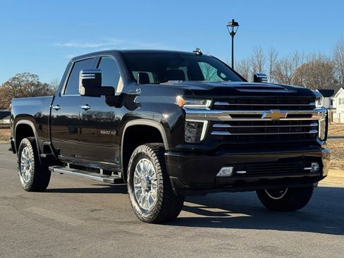 Used 2022 Chevrolet Silverado 2500 High Country image 3