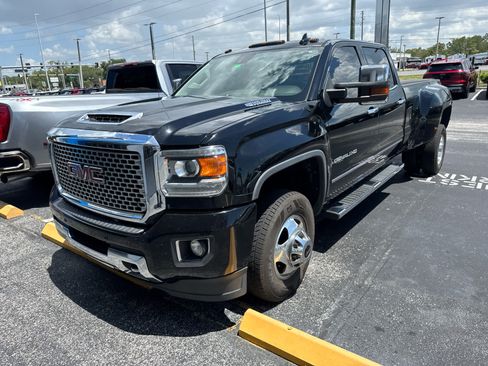 Used 2017 GMC Sierra 3500 Denali w/ Duramax Plus Package AWD/4WD image 2