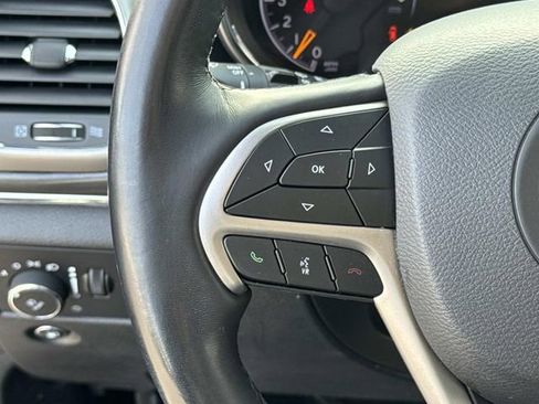 Used 2020 Jeep Grand Cherokee Limited w/ Luxury Group II image 25