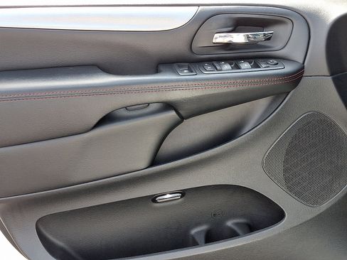 Used 2019 Dodge Grand Caravan GT FWD image 13