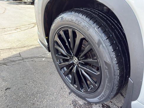 Used 2023 Toyota Highlander XSE image 9