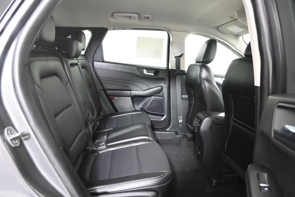Used 2022 Ford Escape SEL w/ Equipment Group 302A AWD/4WD image 17