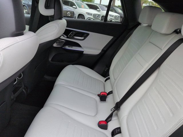 Used 2026 Mercedes-Benz GLC 300 image 14