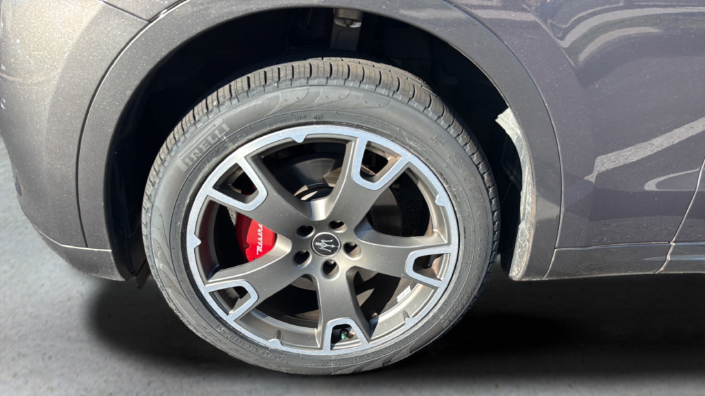 Certified 2023 Maserati Levante GT AWD/4WD image 16