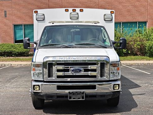Used 2012 Ford E-450 and Econoline 450 Super Duty w/ Ambulance Prep Pkg RWD image 9