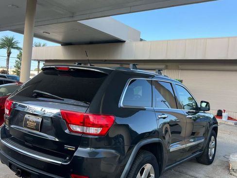 Used 2011 Jeep Grand Cherokee Limited AWD/4WD image 5