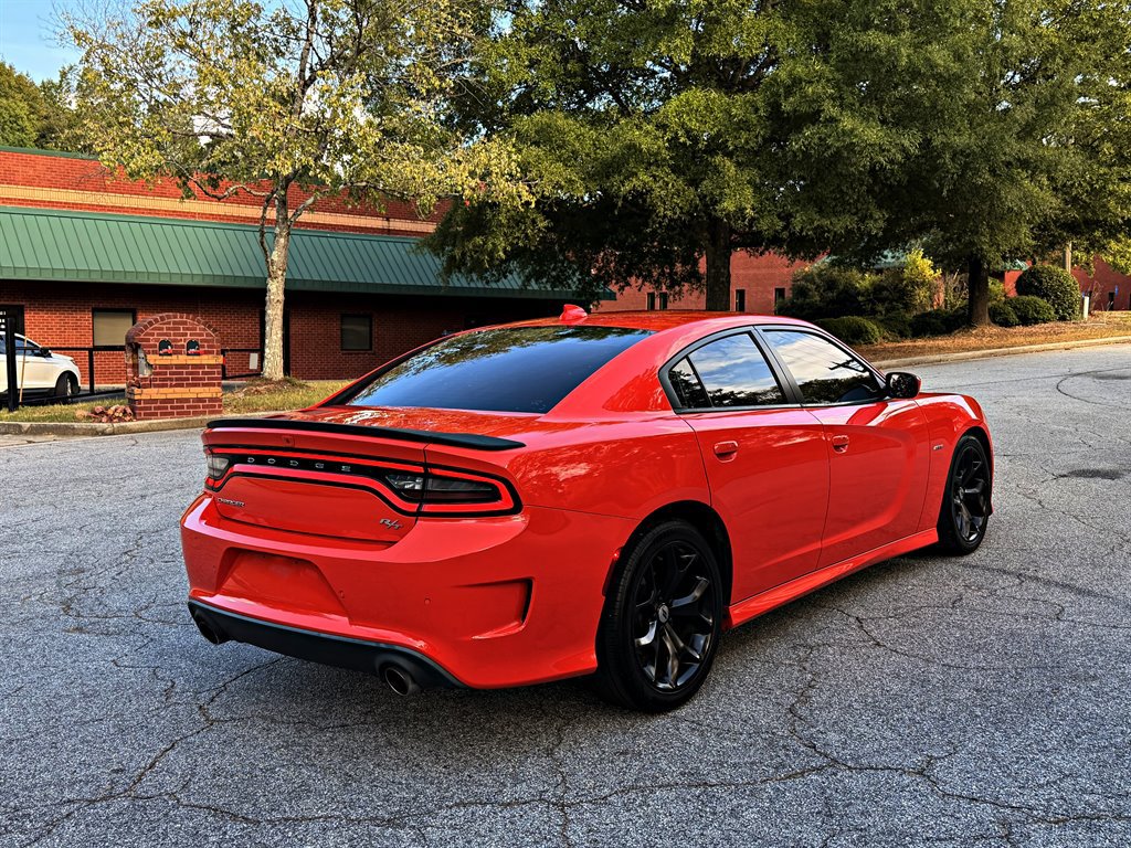 Used 2017 Dodge Charger R/T w/ Plus Group RWD image 5