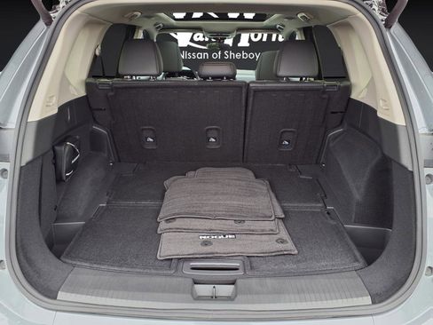 Used 2025 Nissan Rogue SL w/ SL Premium Package image 15