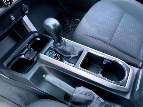 Used 2016 Toyota Tacoma SR5 w/ SR5 Appearance Package (SN) image 17