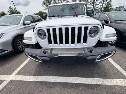 Used 2022 Jeep Wrangler Unlimited Sahara AWD/4WD image 14