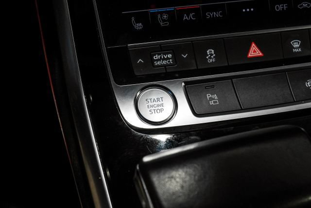 Used 2019 Audi Q8 Premium Plus w/ Premium Plus AWD/4WD image 24