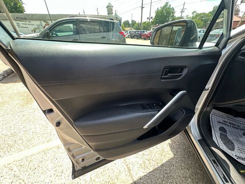 Used 2022 Toyota Corolla Cross LE image 17