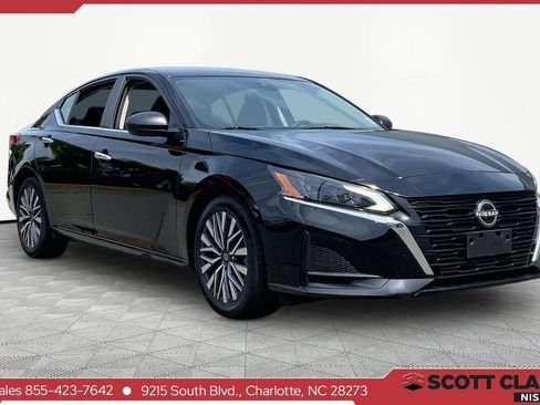 Used 2024 Nissan Altima 2.5 SV FWD image 1