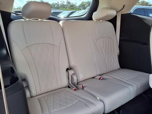 Used 2023 Buick Enclave Avenir image 17