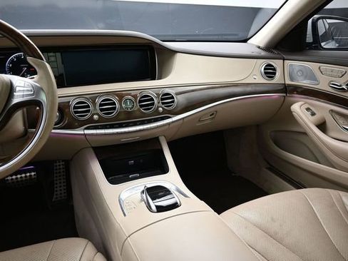 Used 2017 Mercedes-Benz S 550 Sedan image 17