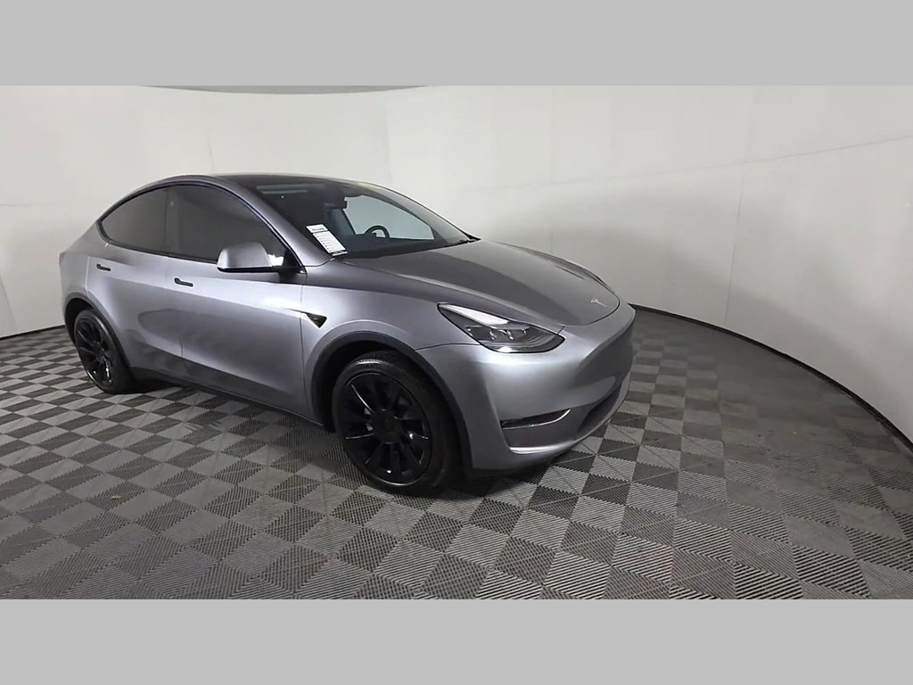 Used 2025 Tesla Model Y Long Range AWD/4WD image 35