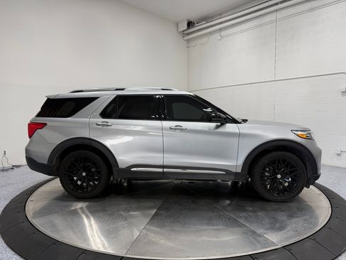 Used 2021 Ford Explorer Limited w/ Equipment Group 301A image 8