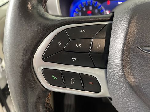 Used 2020 Chrysler Pacifica Touring-L Plus w/ Tire & Wheel Group image 13