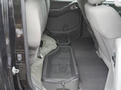 Used 2017 Nissan Frontier SV w/ Moonroof Package image 26